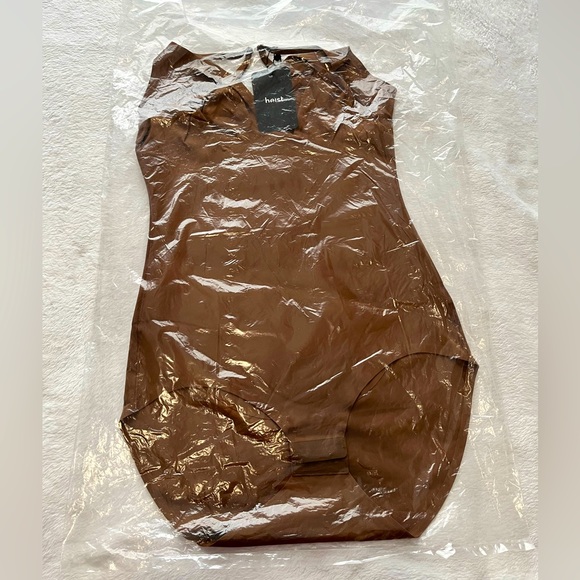 HEIST- The Outer Shaping Bodysuit - Picture 3 of 3